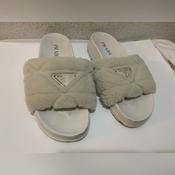 PRADA White Shearling Logo Triangle Detail Flat Slide Sandals Size 39.5/9.5 - Picture 1 of 14